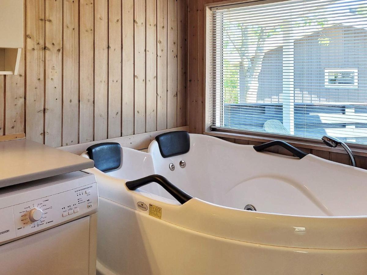 8 Person Holiday Home In Nex Snogebæk Exteriör bild